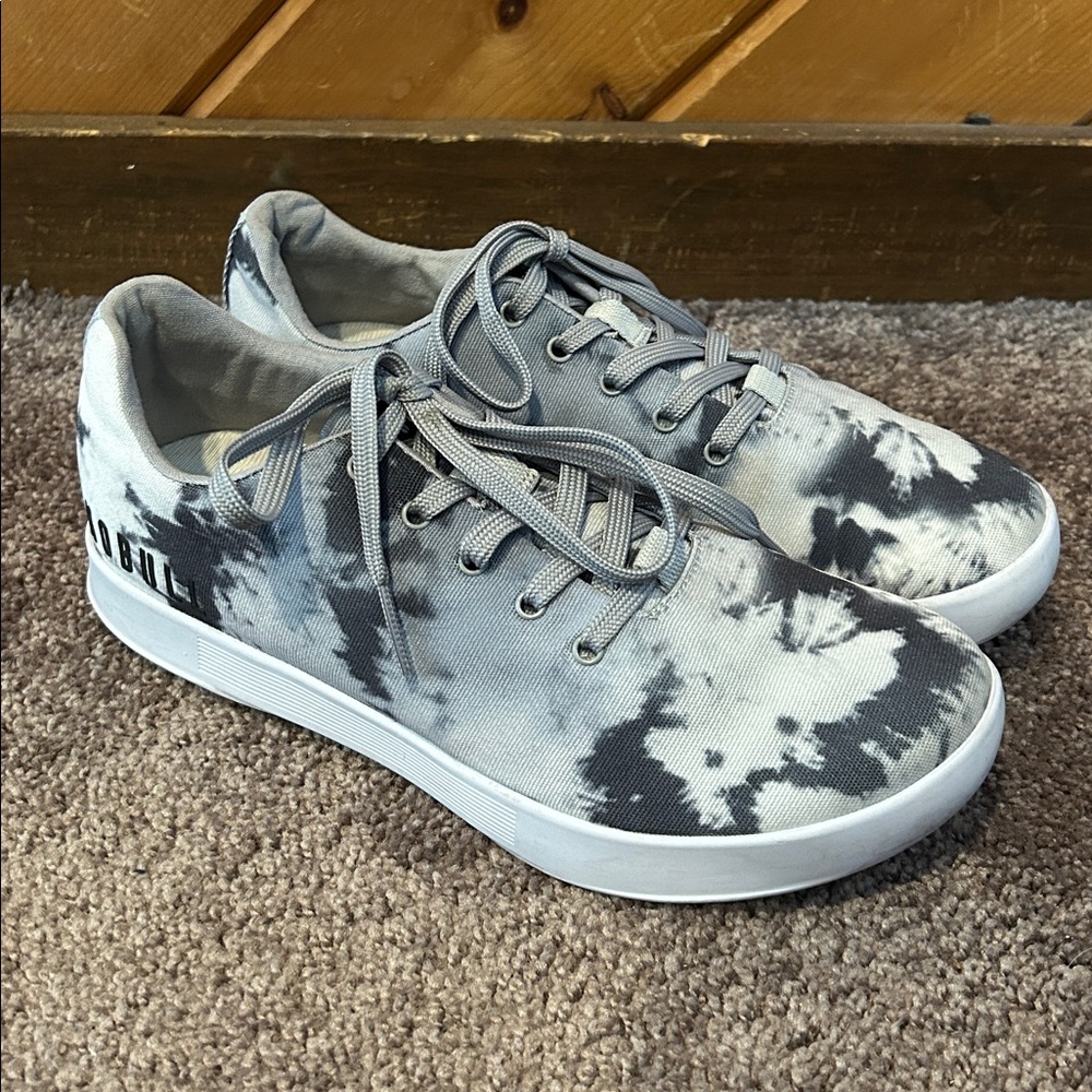 NOBULL Cloud Tie-Dye Canvas Unisex Trainers in gray and white